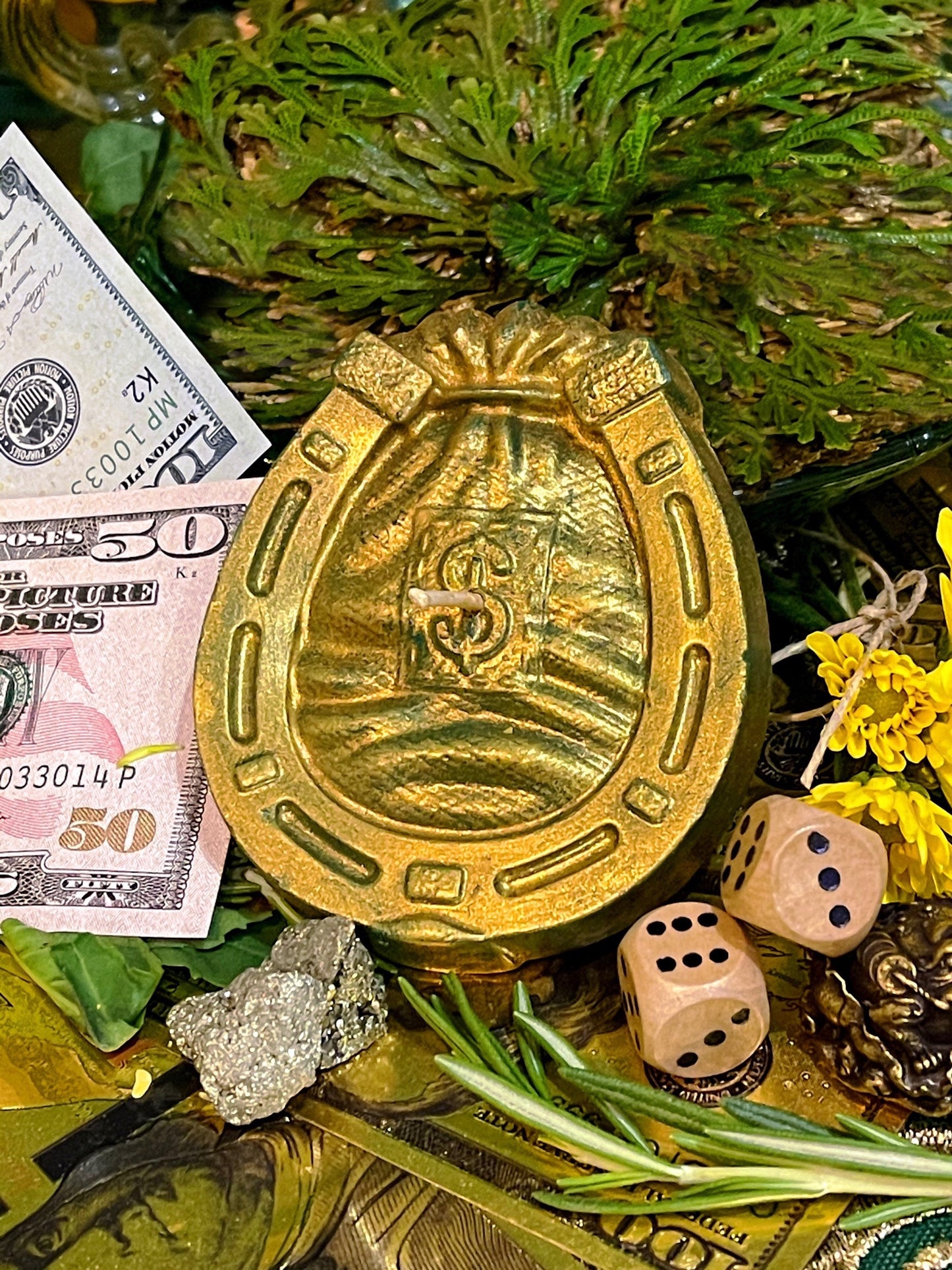 Money Bag & Horseshoe Candle + Luck + Wealth