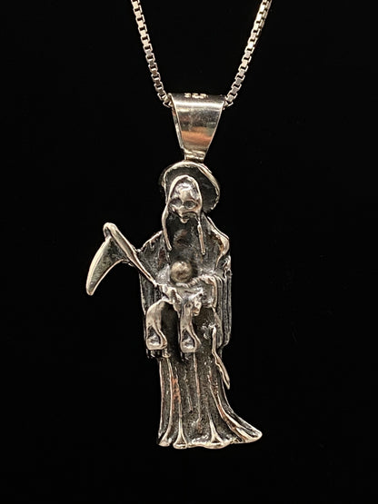 Colar Prateado da Santa Muerte + Prata de Lei .925 + Proteção + Dinheiro + Abençoado + Amor + Feito no México + Corrente de Aço Inoxidável (Cópia)