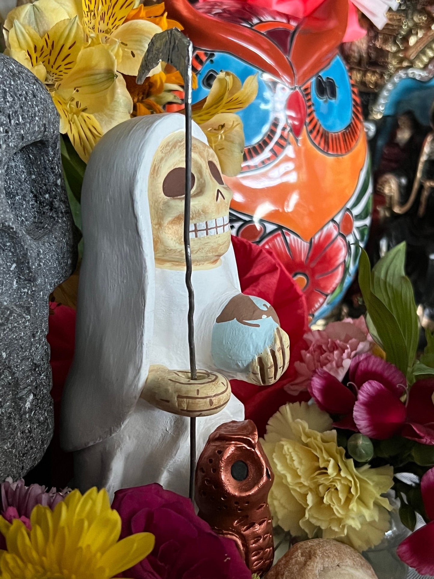 Santa Muerte Blanca Statue + Mictecacihuatl + Mictlantecihuatl + Traditionally Handcrafted from Mexican Clay + 1 of a Kind + Made in Mexico