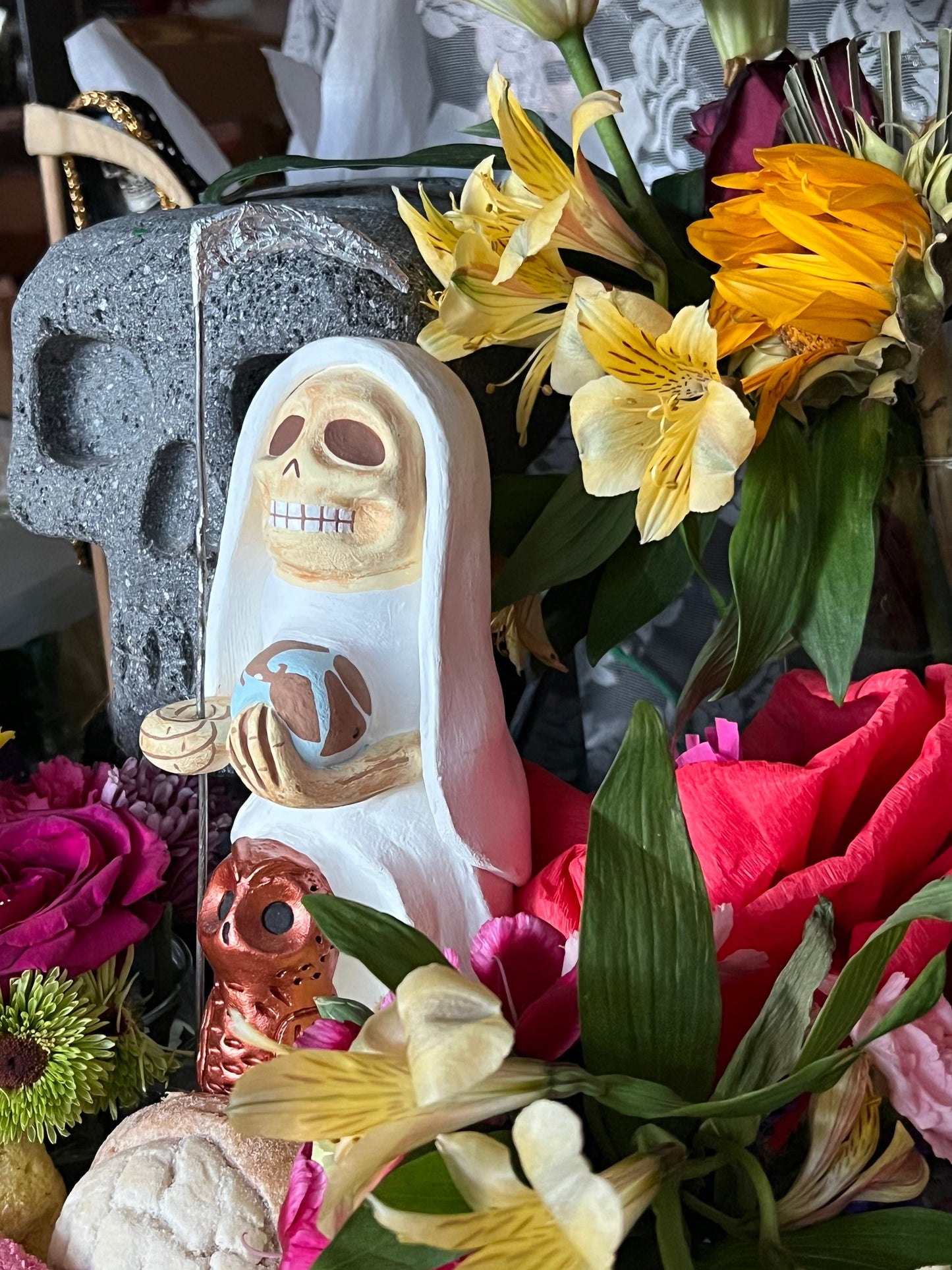 Santa Muerte Blanca Statue + Mictecacihuatl + Mictlantecihuatl + Traditionally Handcrafted from Mexican Clay + 1 of a Kind + Made in Mexico