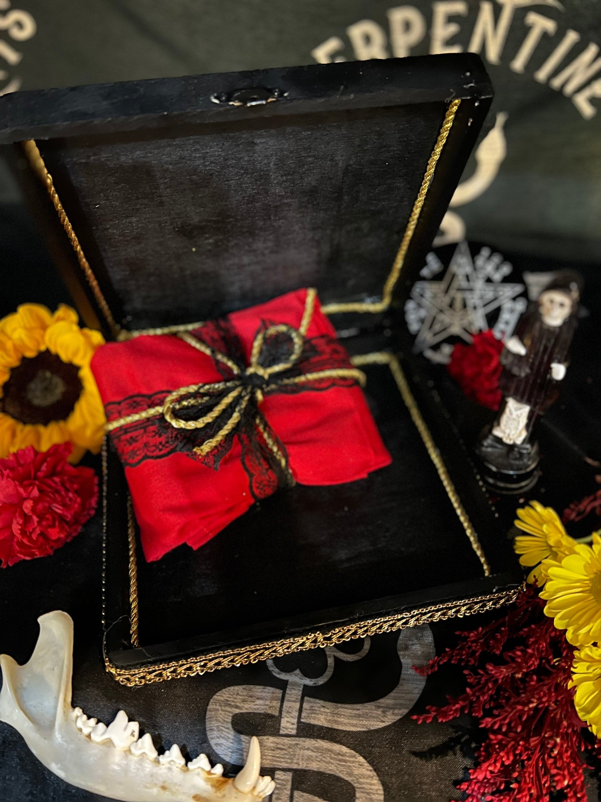 Santa Muerte Roja y Negra Carga + Reversing + Domination + Fixed Statue + Santisima Muerte