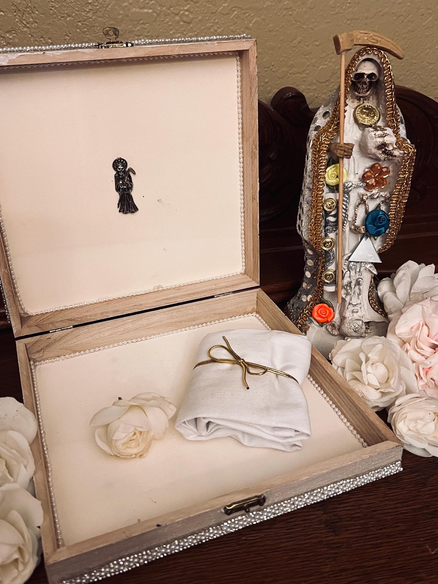Santa Muerte Blanca Carga + Healing + Protection + Peace + Remove Negativity + Fixed Statue + Santisima Muerte