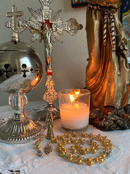 Rosário Santa Muerte Dourada + Ouro + Prosperidade + Dourado + Corrente banhada a prata de lei + Artesanal + Rosário