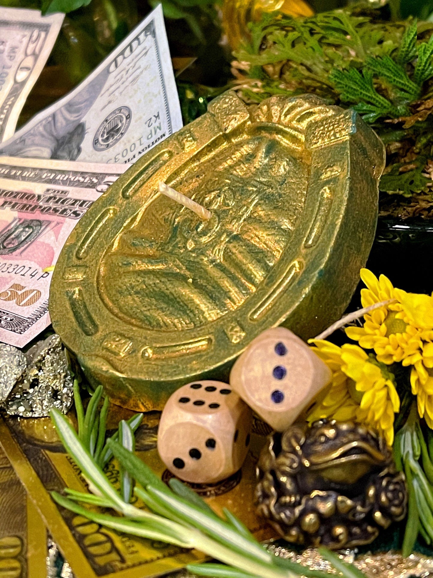 Money Bag & Horseshoe Candle + Luck + Wealth