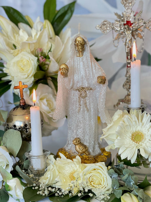 Vela Figura Santa Muerte Blanca + Oro 24K + Bautizada + Bendita + Fija + Pureza + Limpieza + Psíquica + Sanación