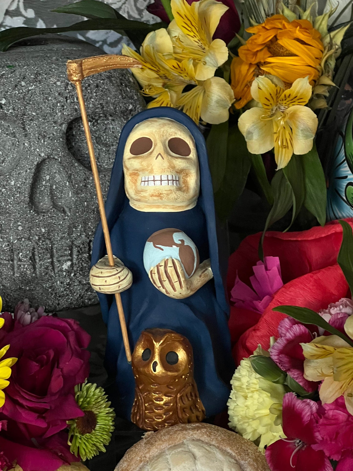 Statue de Santa Muerte Azul + Bleu + Mictecacihuatl + Mictlantecihuatl + Traditionnellement fabriqué à la main à partir d'argile mexicaine + Unique en son genre