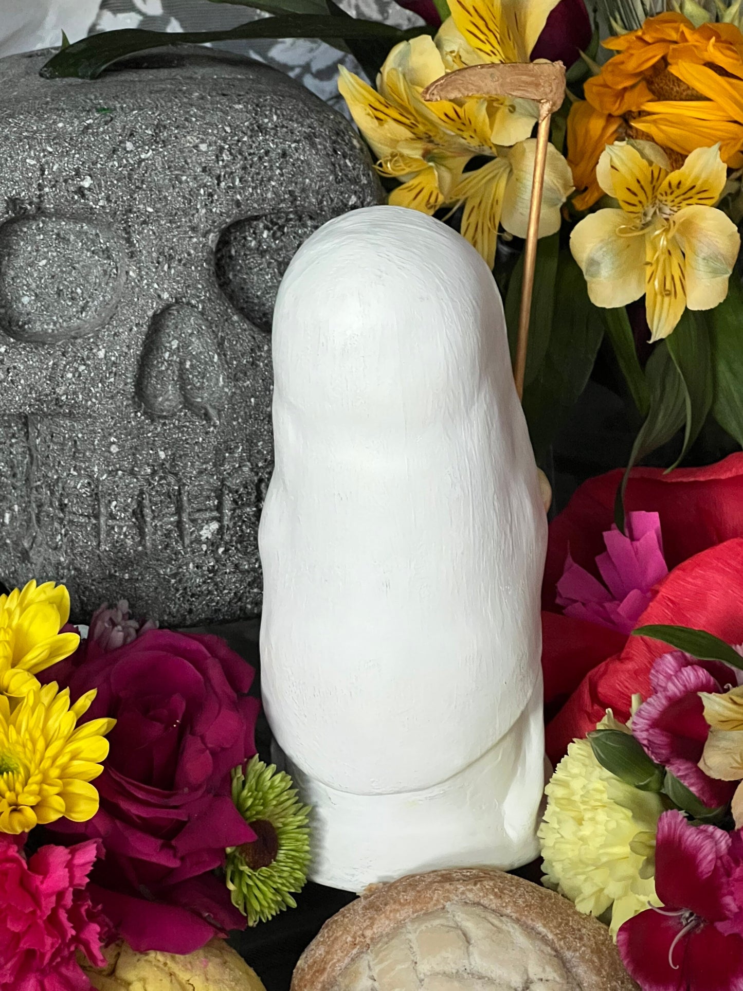 Estatua de la Santa Muerte Blanca + Mictecacihuatl + Mictlantecihuatl + Tradicionalmente hecho a mano con arcilla mexicana + Único en su tipo