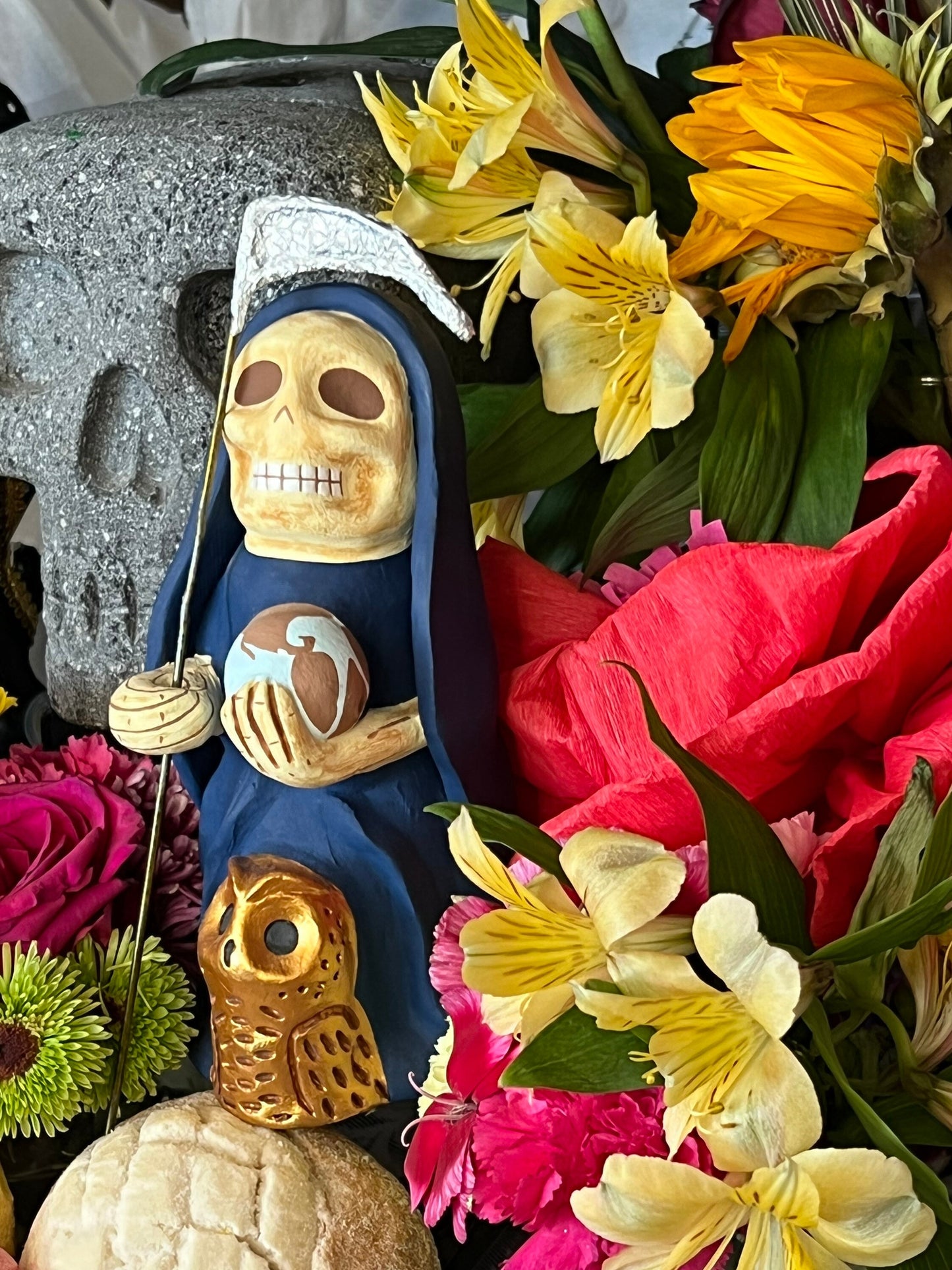 Statue de Santa Muerte Azul + Bleu + Mictecacihuatl + Mictlantecihuatl + Traditionnellement fabriqué à la main à partir d'argile mexicaine + Unique en son genre